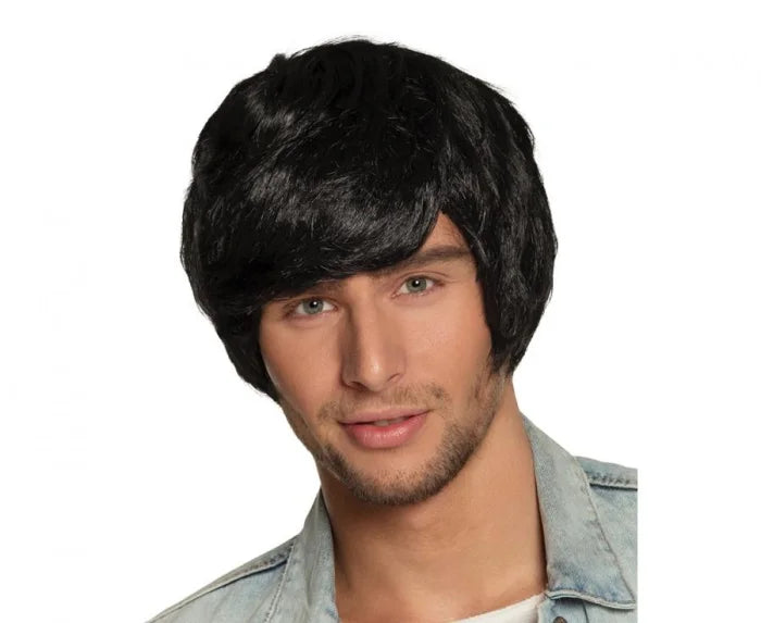 Peruka męska czarna z grzywką – klasyczny styl na każdą okazję!