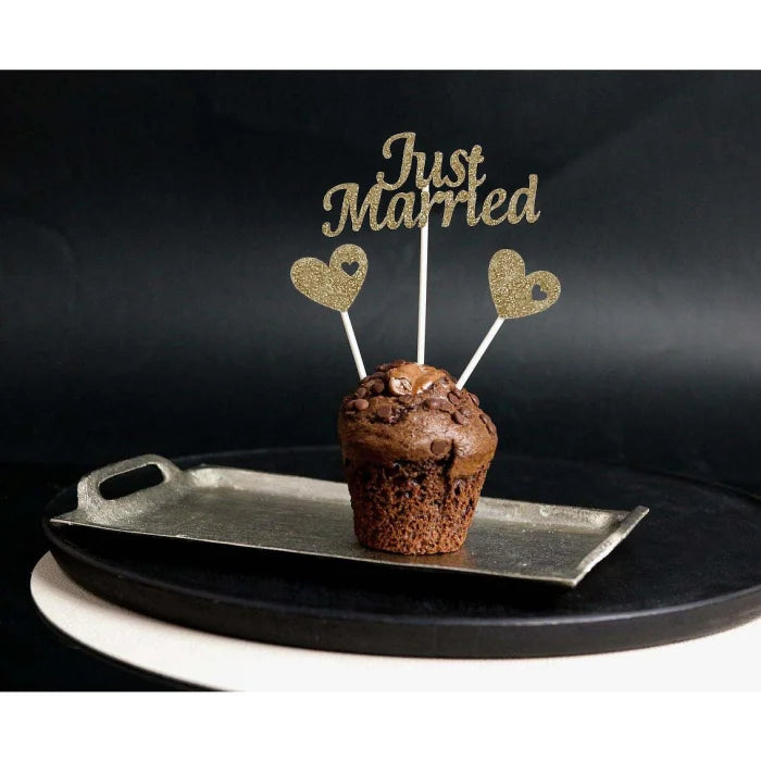 Pikery do babeczek "Just Married" – złoty blask na Twoim przyjęciu!