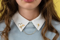 Przypinka na kołnierzyk „Piesek” z łańcuszkiem – mix kolorów 13,5 cm - Costume Accessories