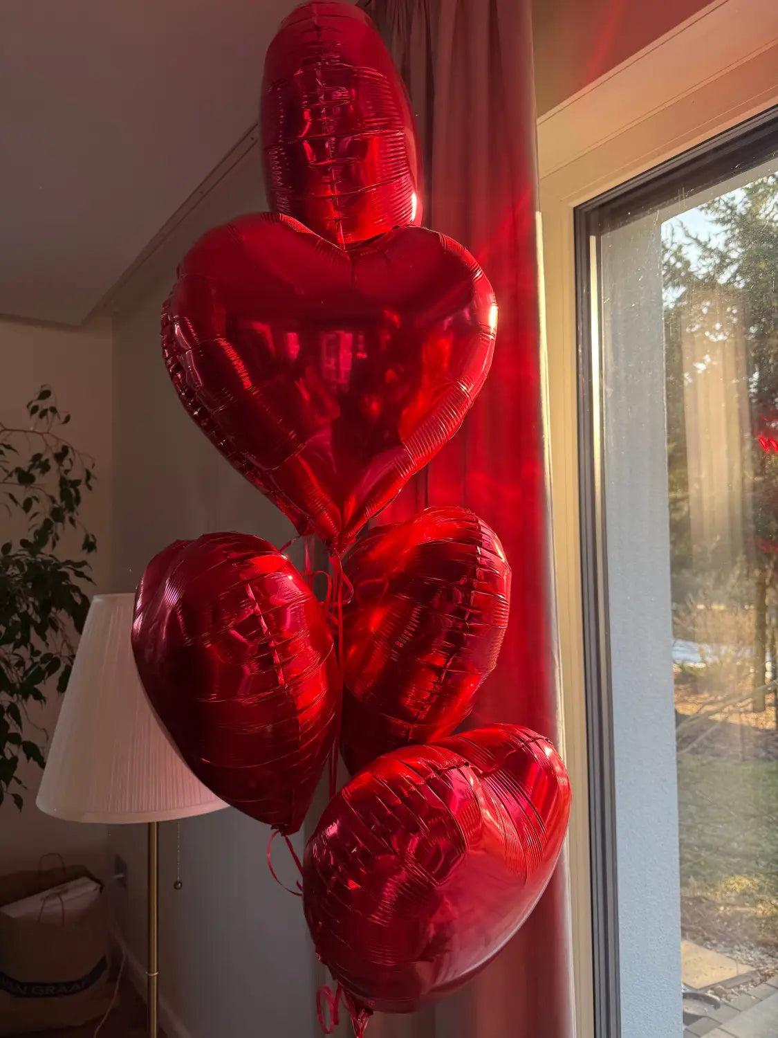 Zestaw 12 balonów walentynkowych czerwonych serc + hel + wstążka + ciężarek