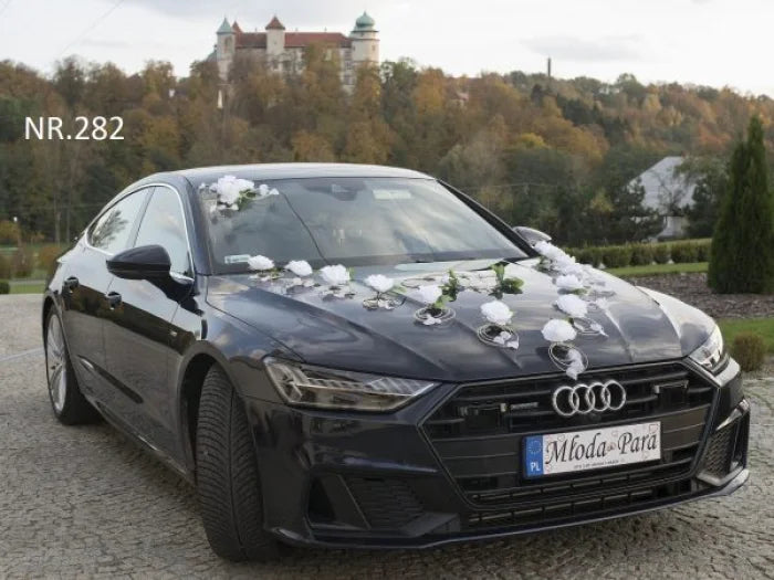 Dekoracja ślubna na samochód - Białe róże serca rattanowe kokardki