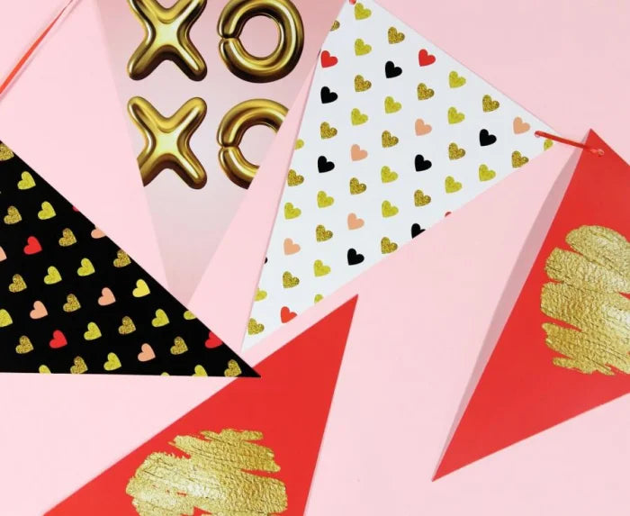 Girlanda papierowa XOXO – flagi | 270 cm - Party Decorations