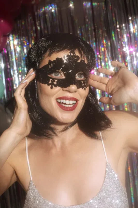 Maska karnawałowa – czarna / srebrna / ciemne złoto – 17 × 9 cm wiązana na wstążkę - Costume Masks