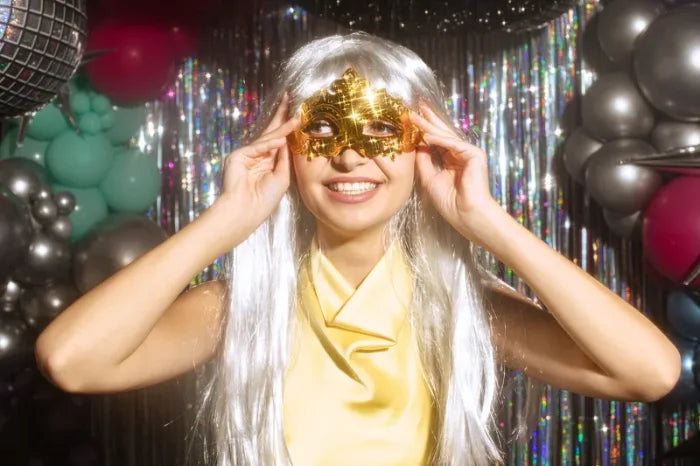 Maska karnawałowa – czarna / srebrna / ciemne złoto – 17 × 9 cm wiązana na wstążkę - Costume Masks