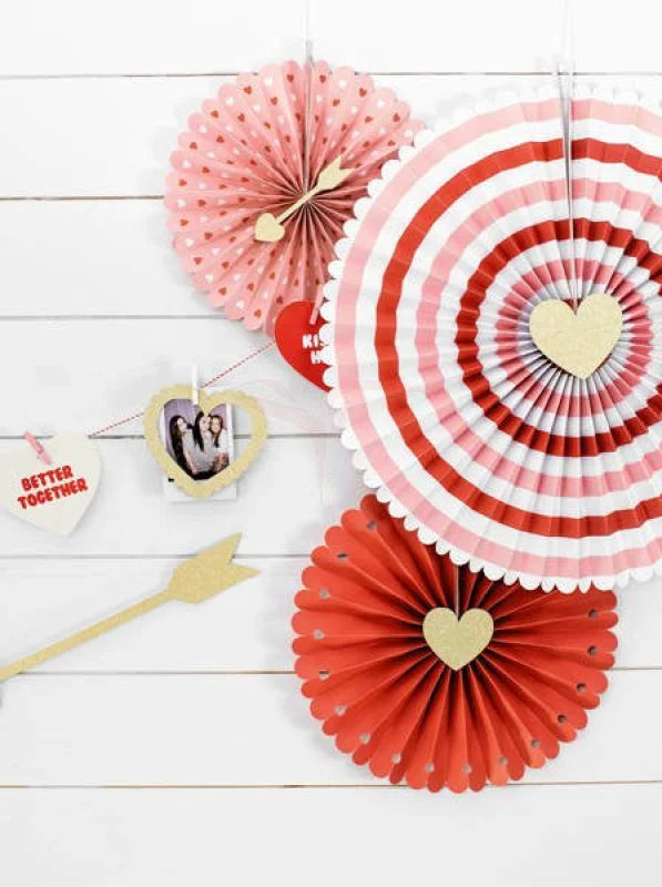 Rozety dekoracyjne Sweet Love – mix czerwieni i różu (3 szt.) - Party Decorations
