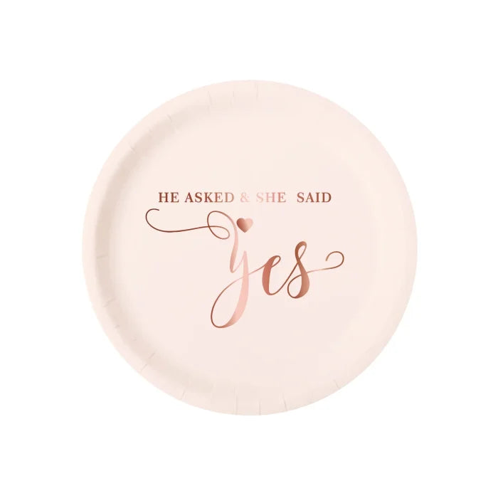 Talerzyki papierowe „He asked & she said yes” – pudrowy róż 18 cm 6 szt. - Disposable Plates