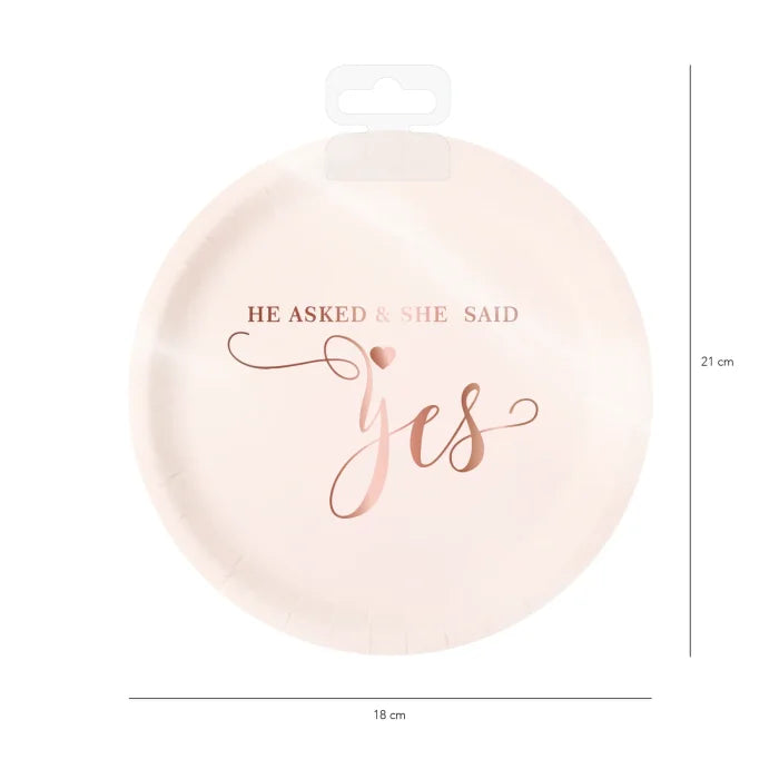 Talerzyki papierowe „He asked & she said yes” – pudrowy róż 18 cm 6 szt. - Disposable Plates