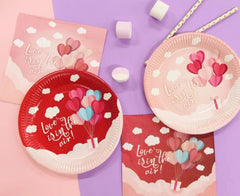 Talerzyki papierowe Love Is In The Air – czerwone | 18 cm | 6 szt. - Disposable Plates