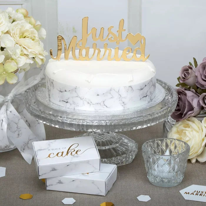 Topper na tort „Just Married” – Złoty napis na tort weselny